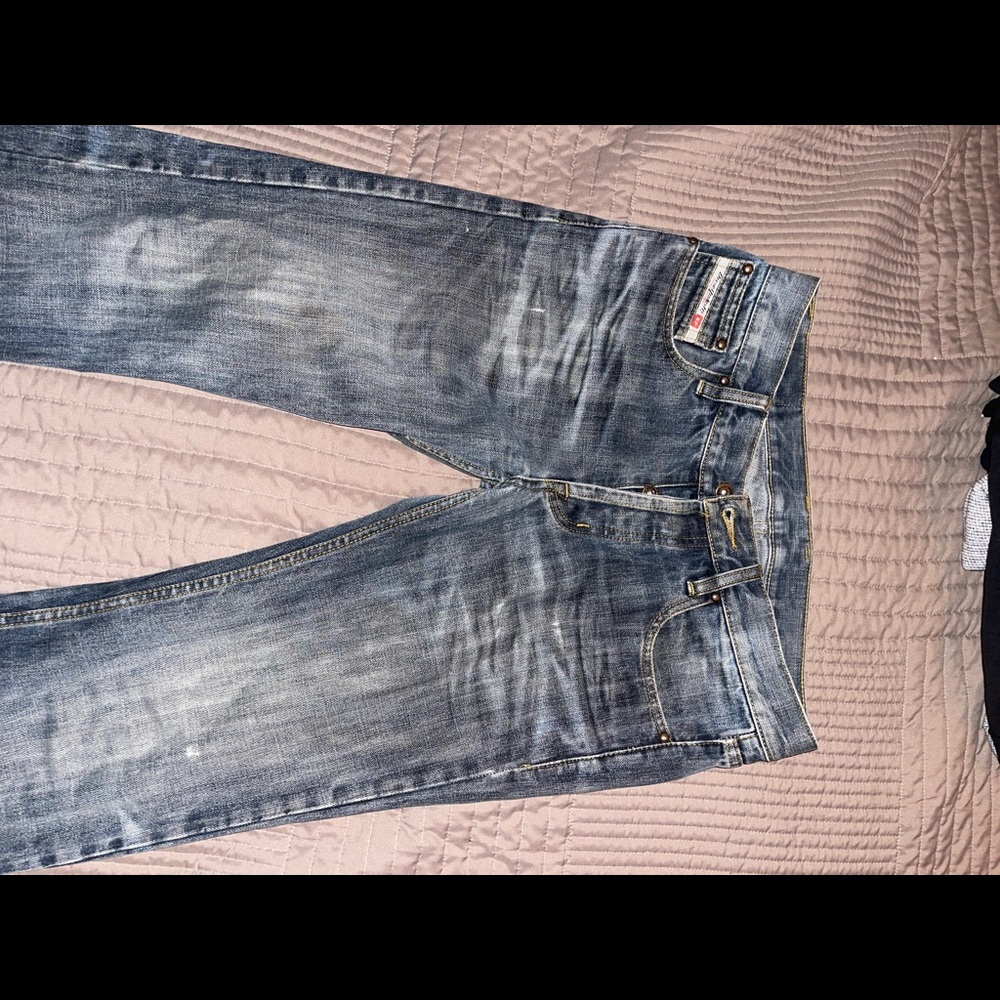 Diesel men’s jeans. Size waist 32 & inseam 34. Slight wear on cuffs.